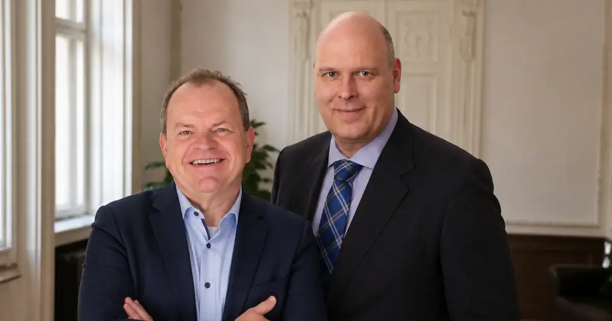 Mirko Otto und Oliver Preikschat im Büro