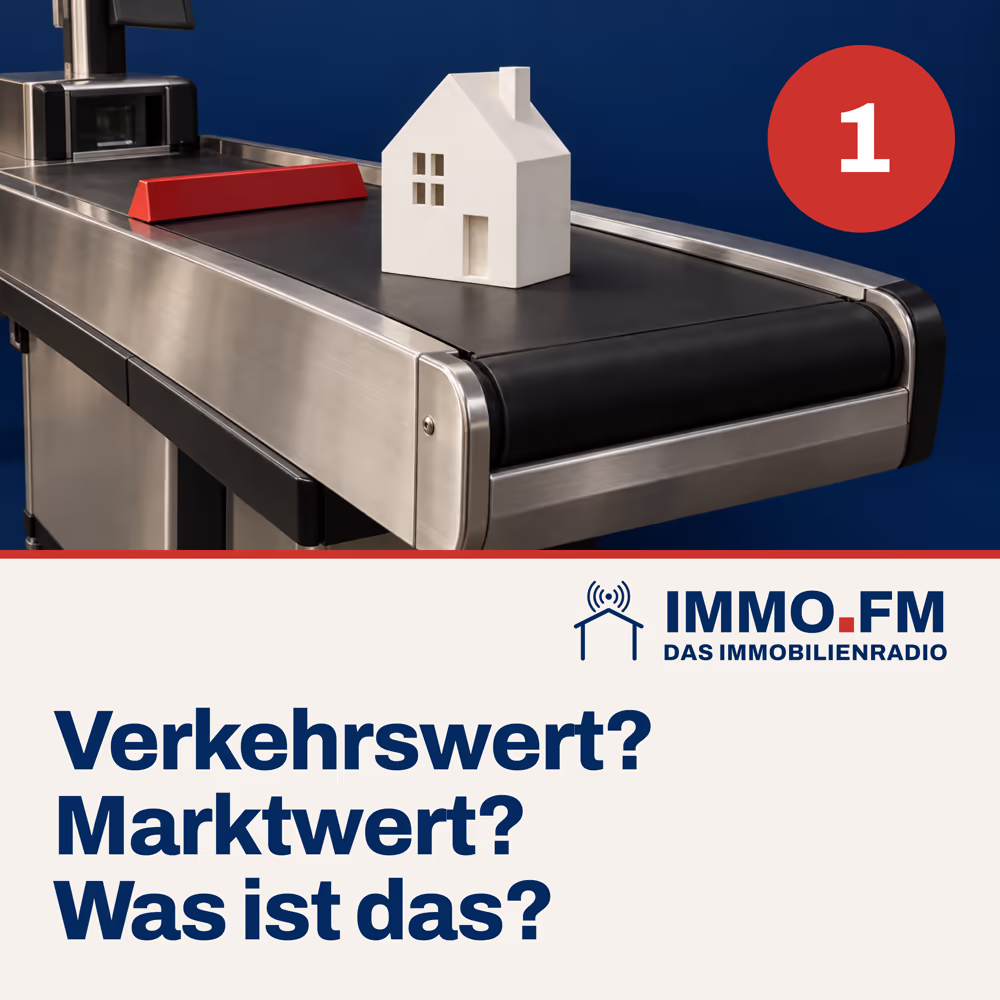 Cover der Folge 1 von IMMO.FM: ein kleines weißes Haus auf dem Band einer Supermarktkasse.