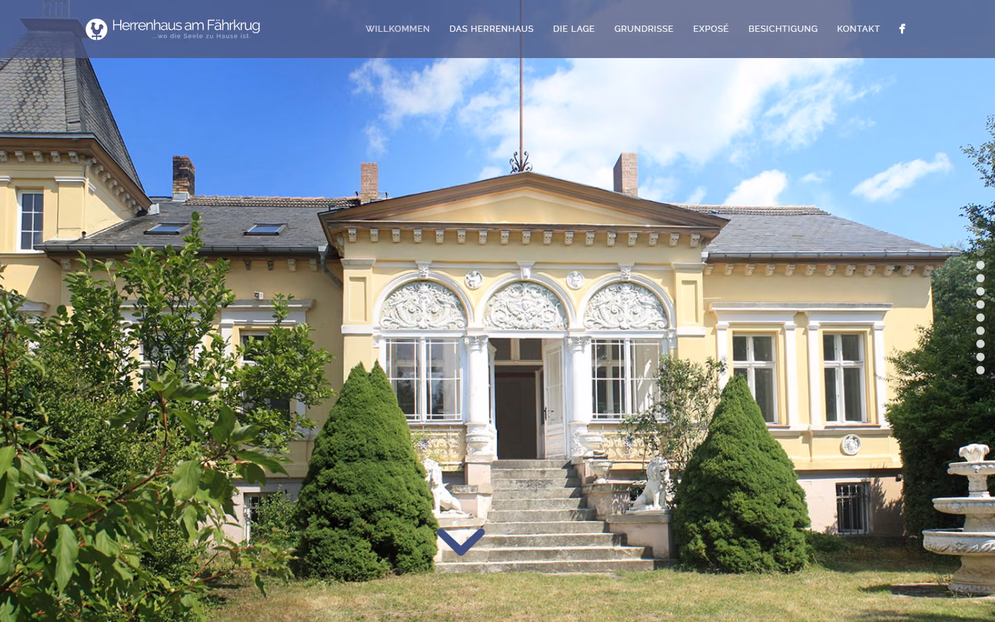Startseite der Website herrenhaus-frw.de: Logo „Herrenhaus am Fährkrug“ und das gelbe Herrenhaus mit Freitreppe, Löwenfiguren und Brunnen unter blauem Himmel.